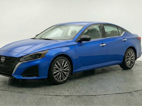 Used 2025 Nissan Altima 2.5 SV image 3