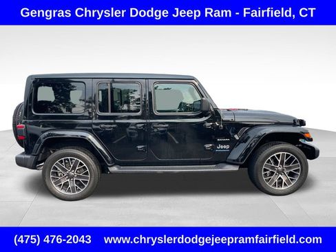 Used 2023 Jeep Wrangler Unlimited Sahara w/ Cold Weather Group AWD/4WD image 8