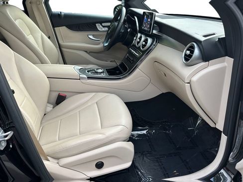 Used 2018 Mercedes-Benz GLC 300 4MATIC image 8