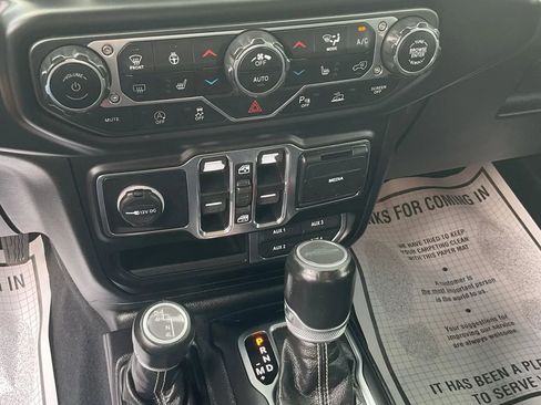 Used 2020 Jeep Gladiator Overland AWD/4WD image 33