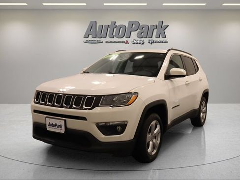 Certified 2020 Jeep Compass Latitude w/ Cold Weather Group AWD/4WD image 3