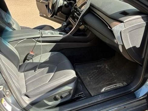 Used 2019 Toyota Avalon XLE w/ Moonroof Package FWD image 10