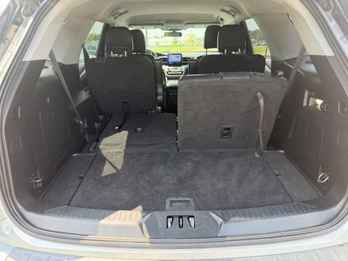 Used 2021 Ford Explorer XLT w/ Equipment Group 202A RWD image 9