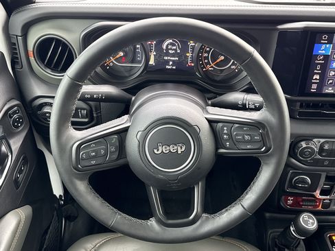 Used 2025 Jeep Gladiator Mojave w/ Convenience Group AWD/4WD image 17