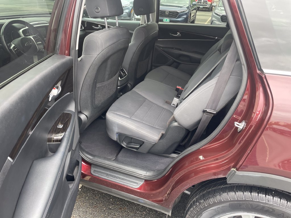Used 2020 Kia Sorento LX w/ LX I4 Convenience Package AWD/4WD image 32