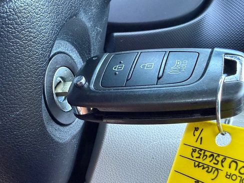 Used 2023 Hyundai Venue SEL FWD image 28