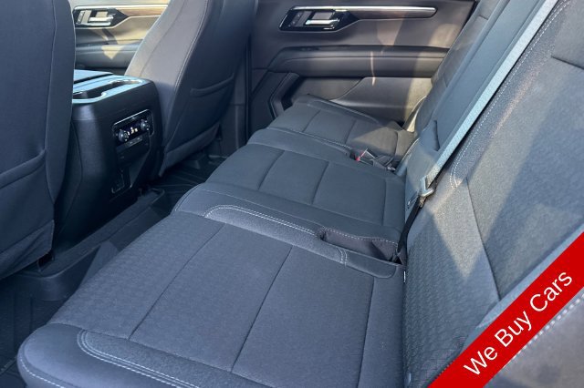 Used 2025 Chevrolet Suburban LS RWD image 16