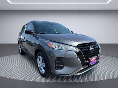 Used 2023 Nissan Kicks S FWD image 10