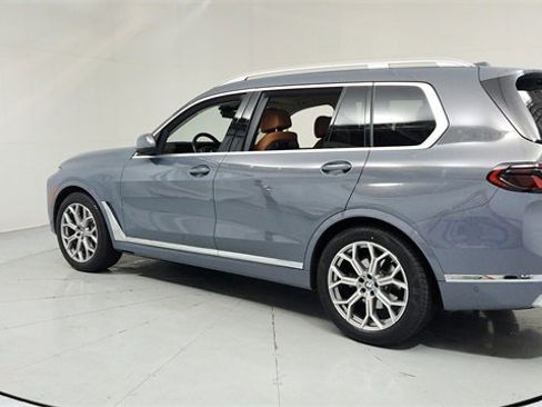 Used 2023 BMW X7 xDrive40i w/ Executive Package image 3
