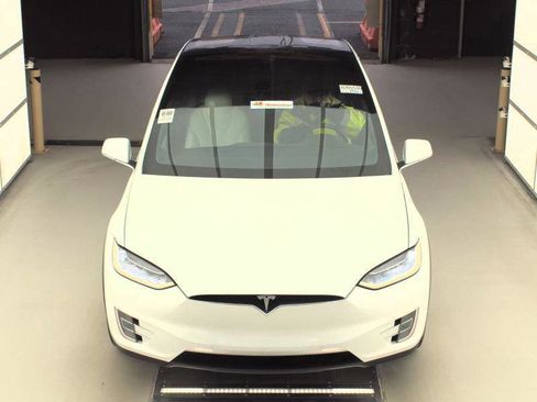 Used 2018 Tesla Model X 75D image 2