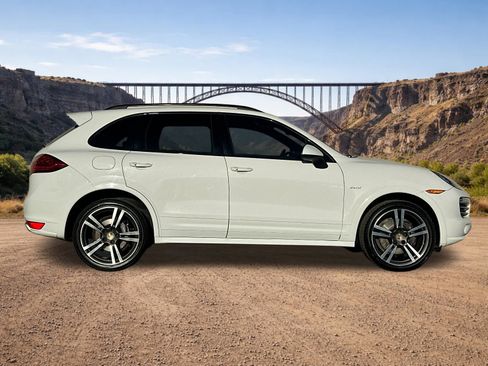 Used 2014 Porsche Cayenne Diesel AWD/4WD image 2