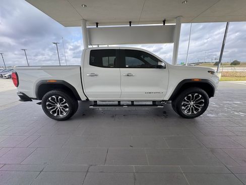 Used 2025 GMC Canyon Denali image 5