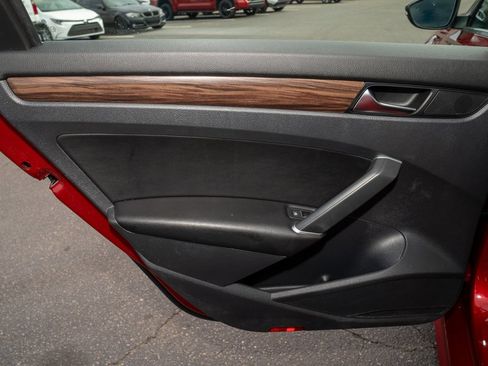 Used 2022 Volkswagen Passat 2.0T image 10