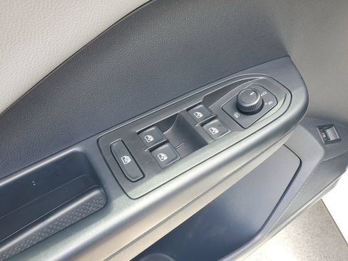 Used 2023 Volkswagen Taos SE w/ Panoramic Sunroof Package FWD image 20