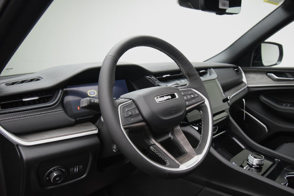 New 2027 Jeep Grand Cherokee Limited AWD/4WD image 33