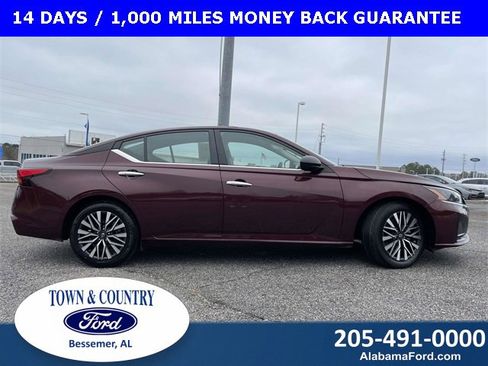 Used 2024 Nissan Altima 2.5 SV image 2