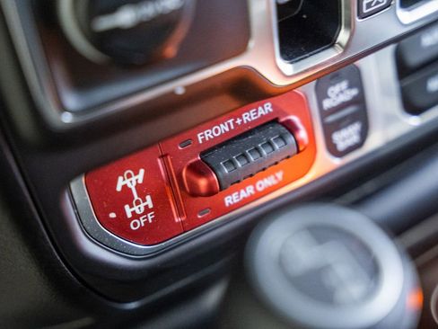 Used 2025 Jeep Wrangler Rubicon w/ Safety Group image 32