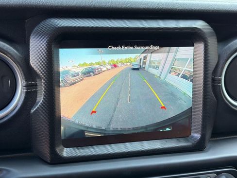 Used 2021 Jeep Wrangler Unlimited Sahara AWD/4WD image 21