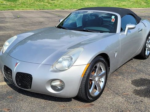 Used 2007 Pontiac Solstice Convertible w/ Premium Package RWD image 3