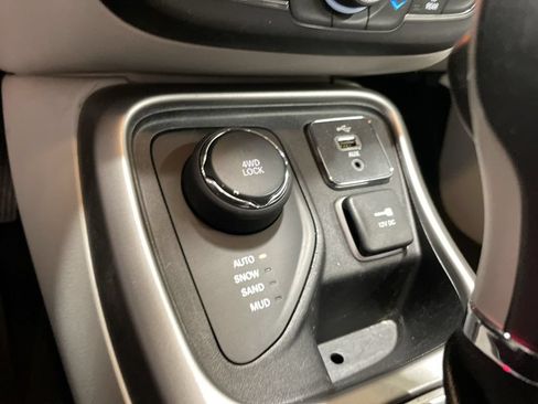 Used 2018 Jeep Compass Latitude w/ Popular Equipment Group AWD/4WD image 30