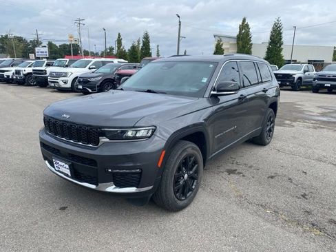 Used 2021 Jeep Grand Cherokee L Limited AWD/4WD image 2