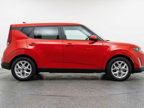 Used 2025 Kia Soul LX w/ LX Technology Package image 11