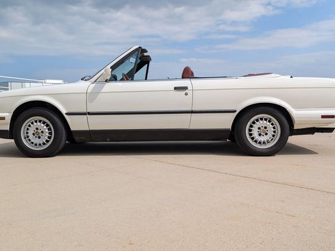 Used 1987 BMW 325i Convertible RWD image 7