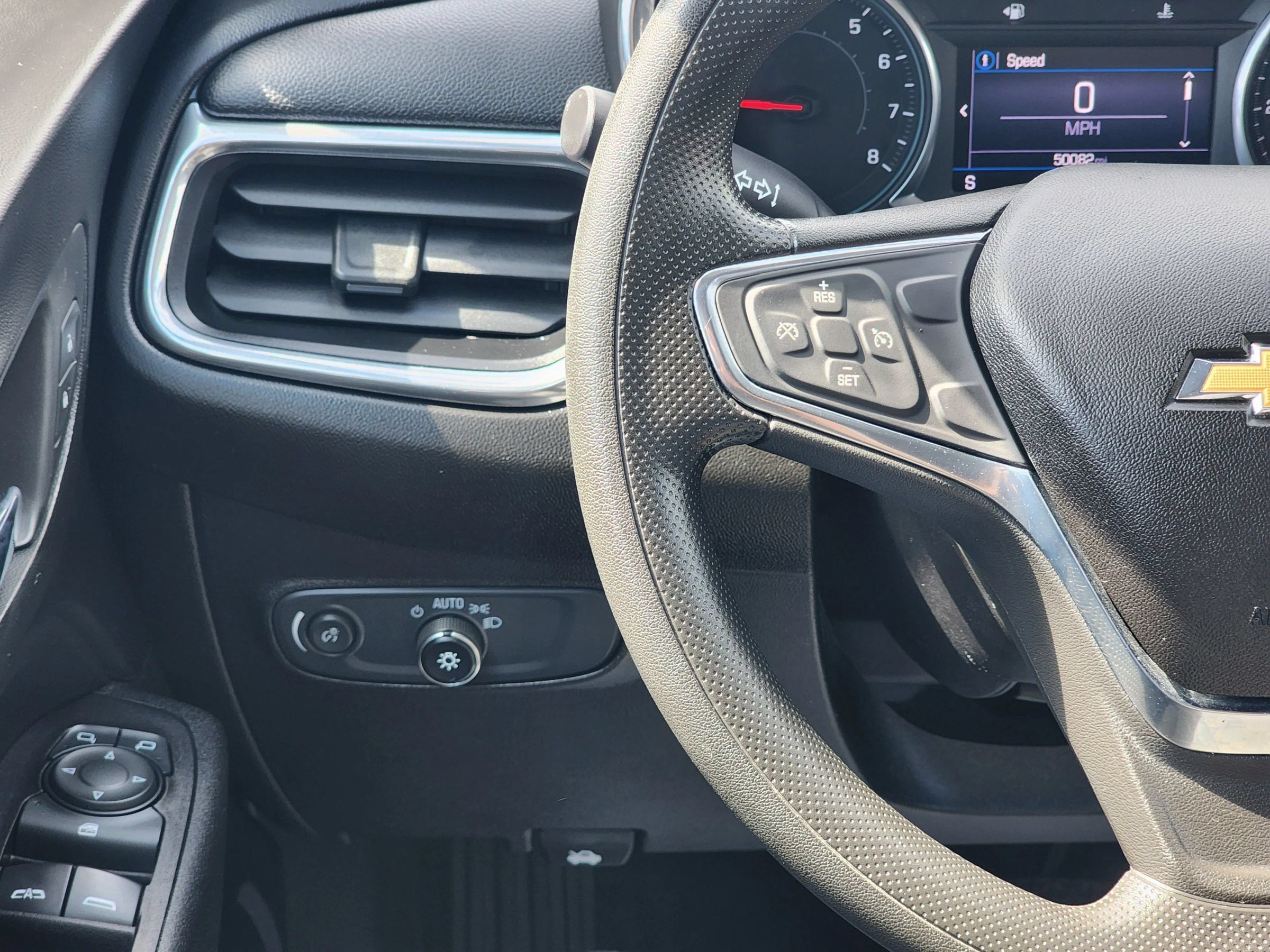 Used 2019 Chevrolet Equinox LT AWD/4WD image 12