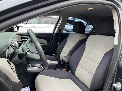 Used 2013 Chevrolet Cruze LS image 4