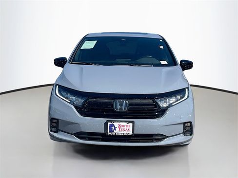 Used 2024 Honda Odyssey Sport image 2
