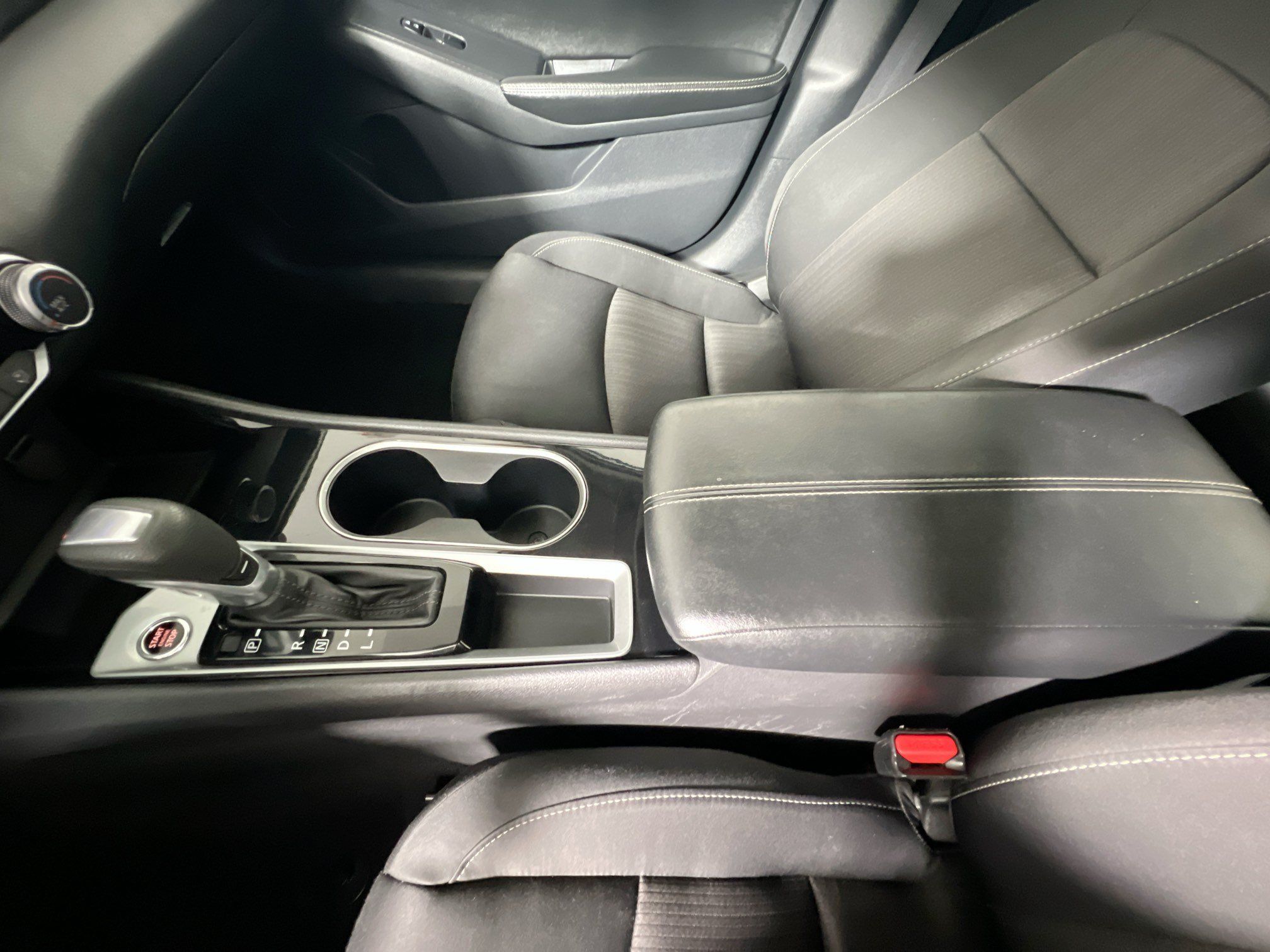 Used 2024 Nissan Altima 2.5 SV FWD image 25