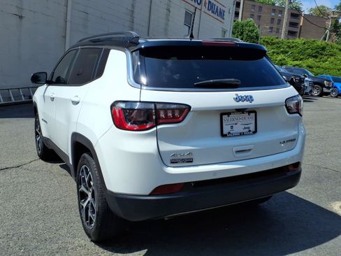 Used 2024 Jeep Compass Limited w/ Sun and Sound Group AWD/4WD image 7