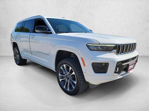 Used 2021 Jeep Grand Cherokee L Overland w/ Luxury Tech Group IV AWD/4WD image 3