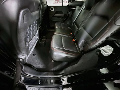 Used 2023 Jeep Wrangler Unlimited Rubicon w/ LED Lighting Group AWD/4WD image 27