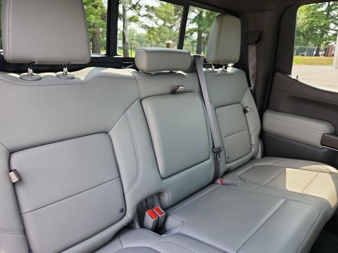 Used 2022 GMC Sierra 1500 SLT w/ SLT Premium Plus Package AWD/4WD image 12