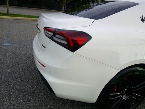Used 2022 Maserati Ghibli Modena Q4 AWD/4WD image 24