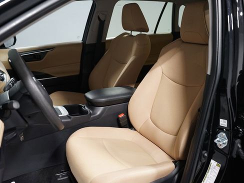 Certified 2025 Toyota RAV4 LE image 24