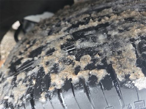 Certified 2022 Ford Explorer XLT w/ Equipment Group 202A image 24