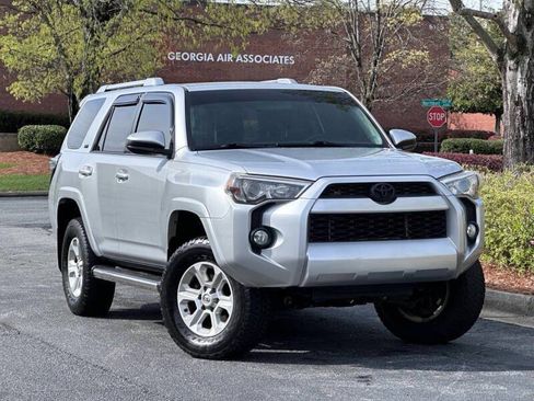 Used 2017 Toyota 4Runner SR5 AWD/4WD image 2