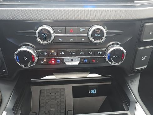 Used 2025 Ford F250 Platinum image 23