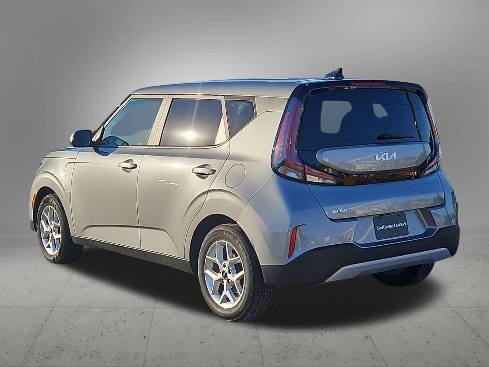Used 2024 Kia Soul LX w/ Option Group 015 FWD image 4