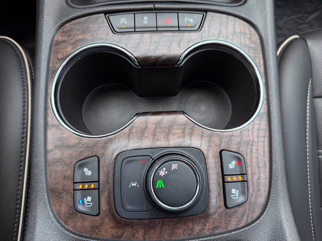 Used 2021 GMC Acadia Denali w/ Denali Technology Package FWD image 26