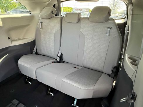 Certified 2022 Toyota Sienna LE FWD image 18