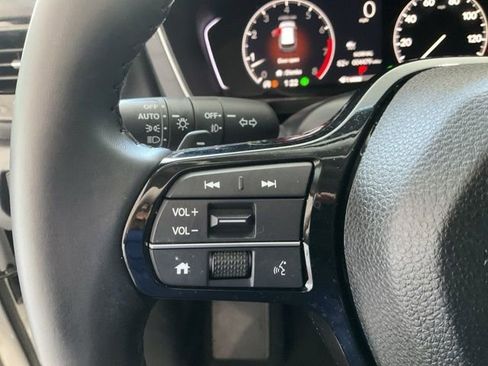 Certified 2025 Honda Pilot Touring image 11
