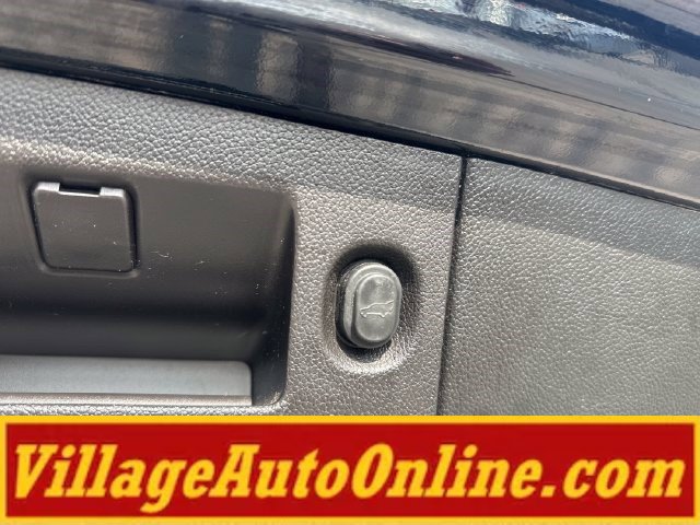 Used 2018 Cadillac Escalade Luxury AWD/4WD image 41
