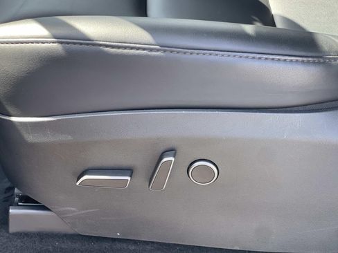 Used 2023 Tesla Model Y Long Range AWD/4WD image 19