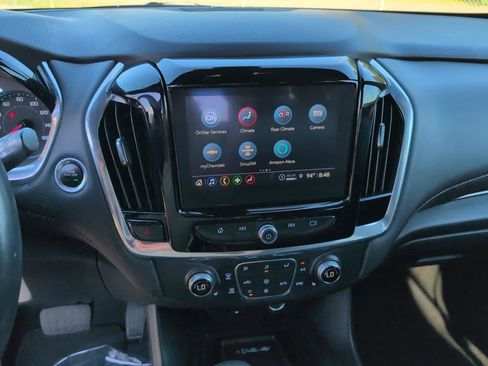 Used 2022 Chevrolet Traverse LT FWD image 16
