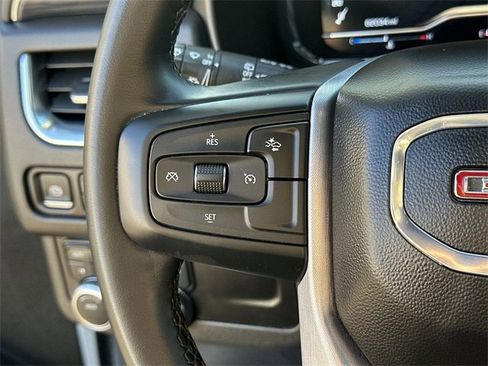 Used 2024 GMC Yukon SLT image 35