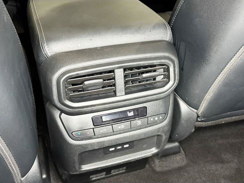 Used 2025 Honda Pilot Touring image 18
