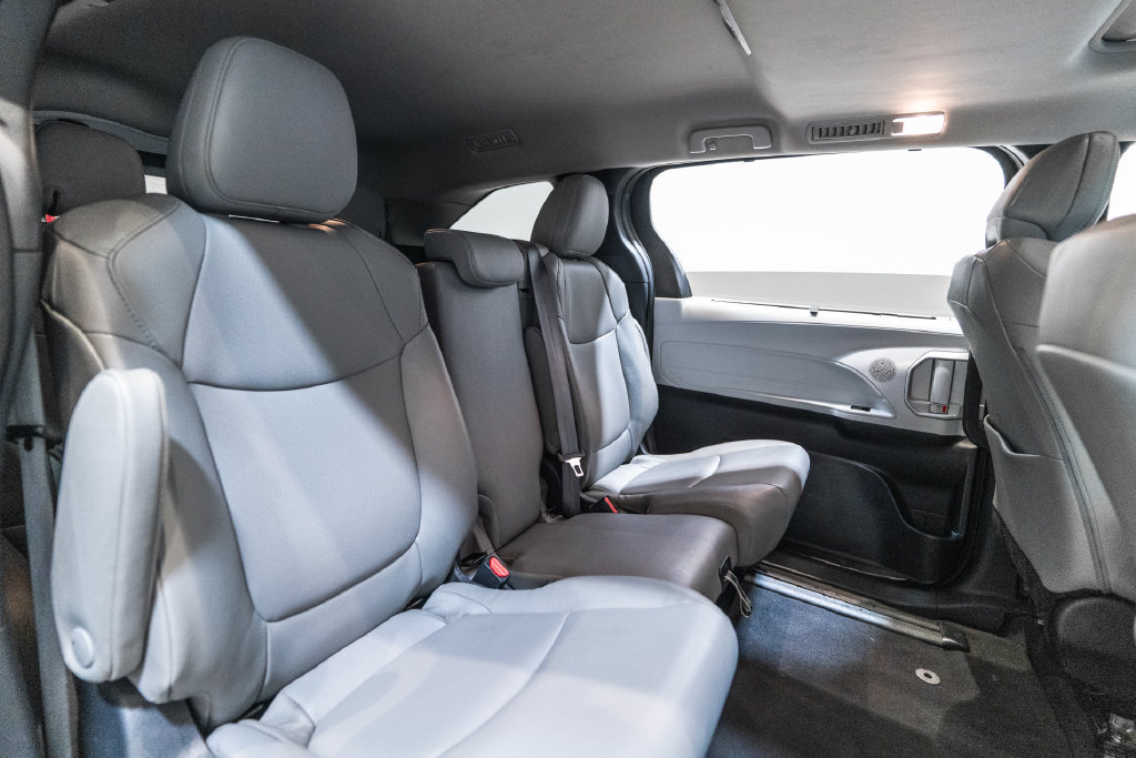 Used 2025 Toyota Sienna XLE FWD image 33